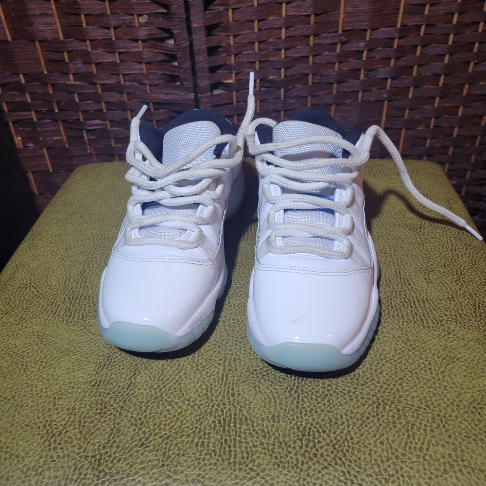 Boys retro 11 white Jordan's 5